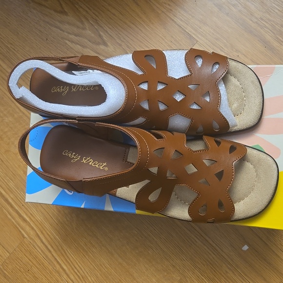 Easy Street Sandals size 9 NWT - Picture 1 of 5